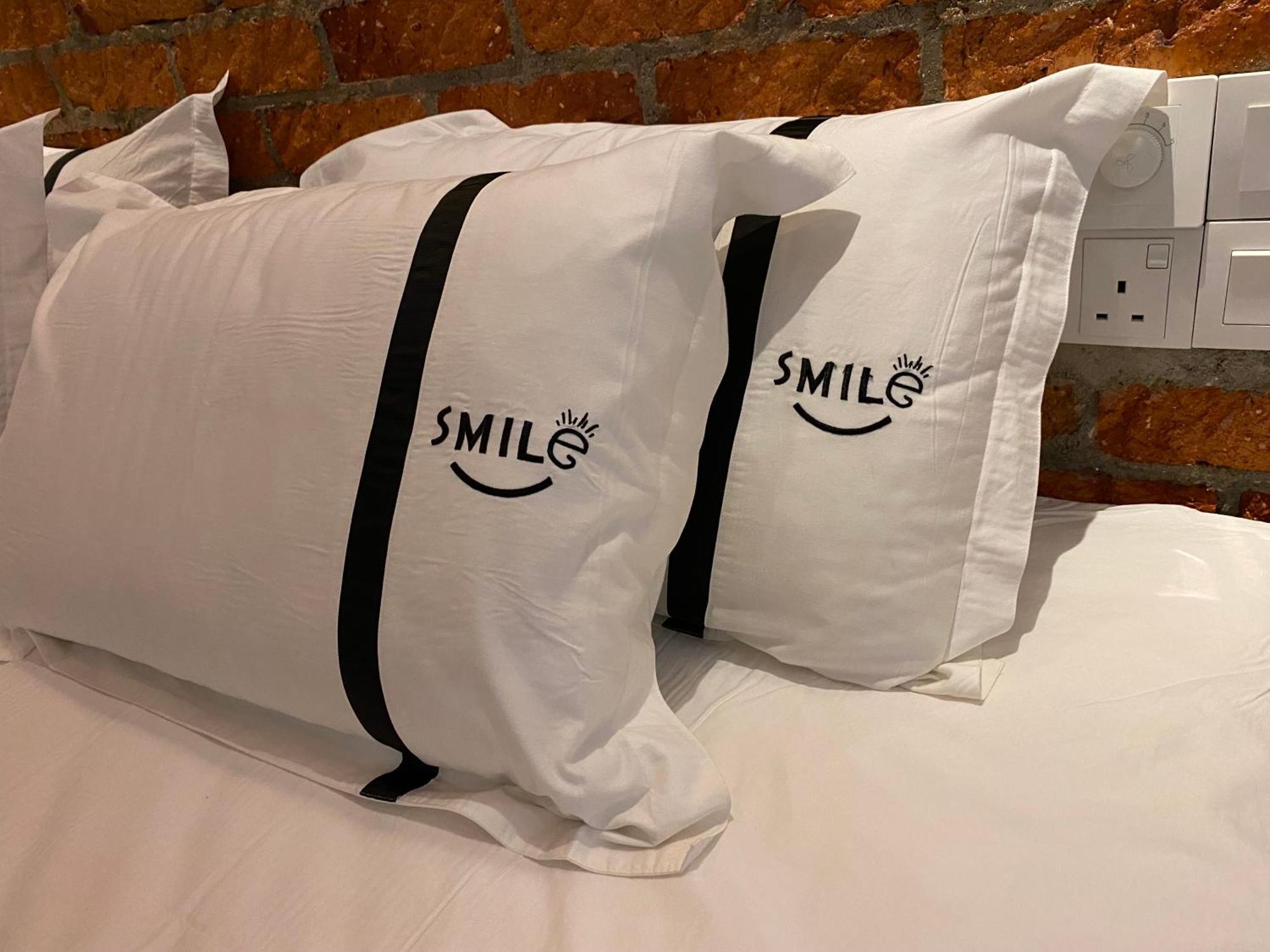 Smile Hotel Serdang South City Exteriör bild